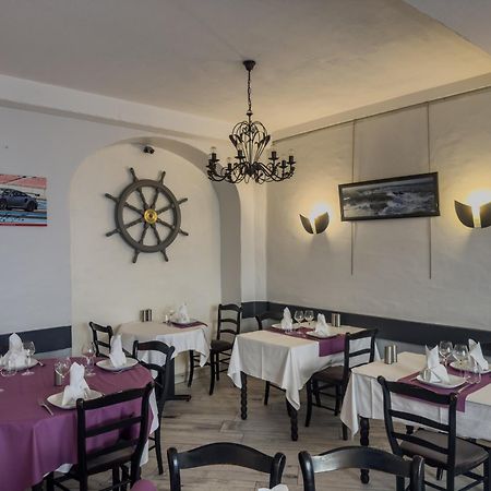 רוסקוף Logis Hotel Les Chardons Bleus Restaurant Le Bistrot De La Mer מראה חיצוני תמונה