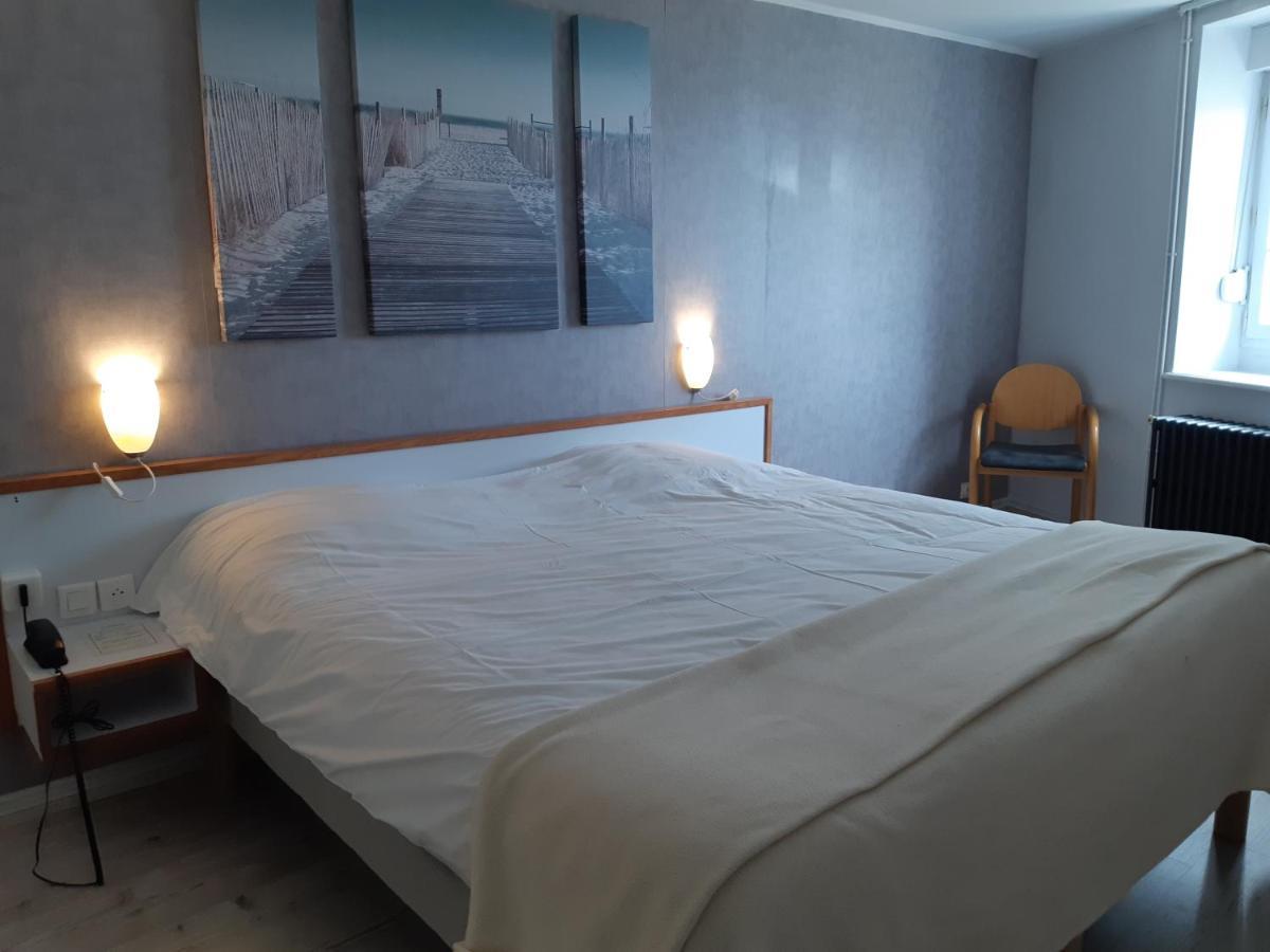 רוסקוף Logis Hotel Les Chardons Bleus Restaurant Le Bistrot De La Mer מראה חיצוני תמונה