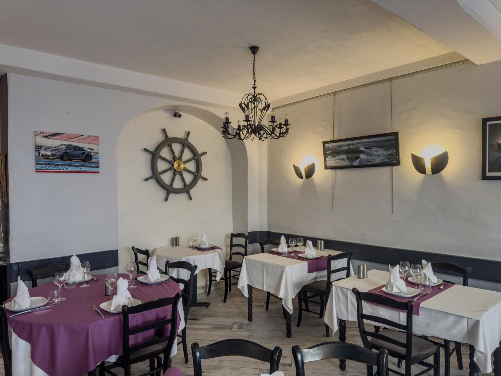 רוסקוף Logis Hotel Les Chardons Bleus Restaurant Le Bistrot De La Mer מראה חיצוני תמונה
