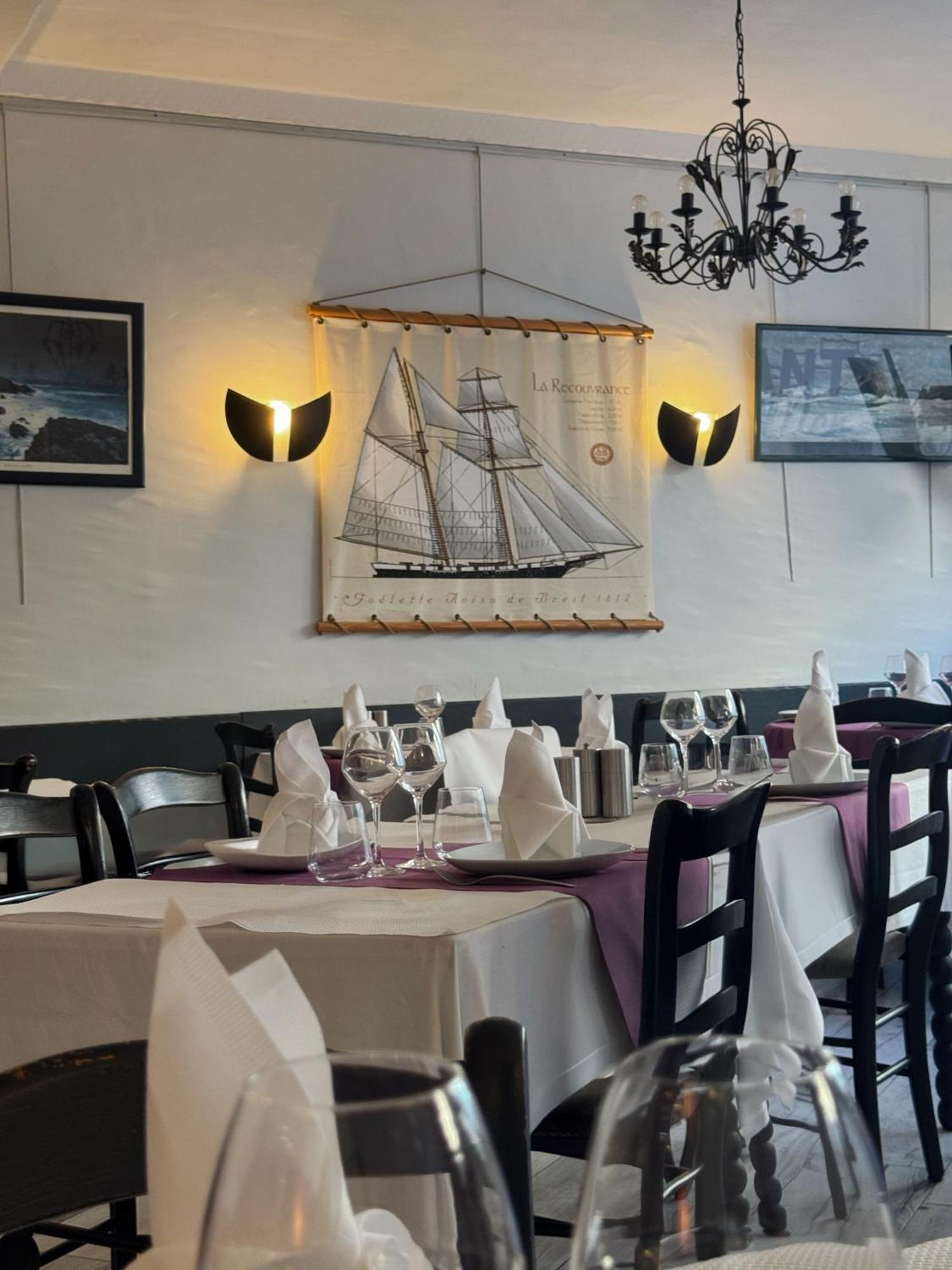 רוסקוף Logis Hotel Les Chardons Bleus Restaurant Le Bistrot De La Mer מראה חיצוני תמונה