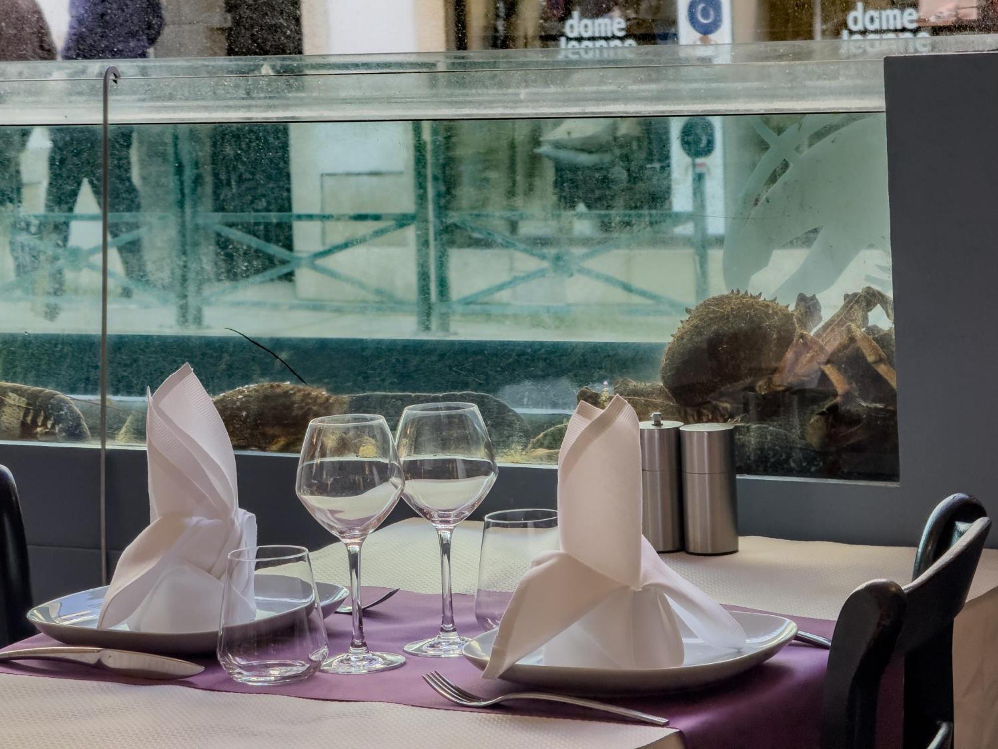 רוסקוף Logis Hotel Les Chardons Bleus Restaurant Le Bistrot De La Mer מראה חיצוני תמונה