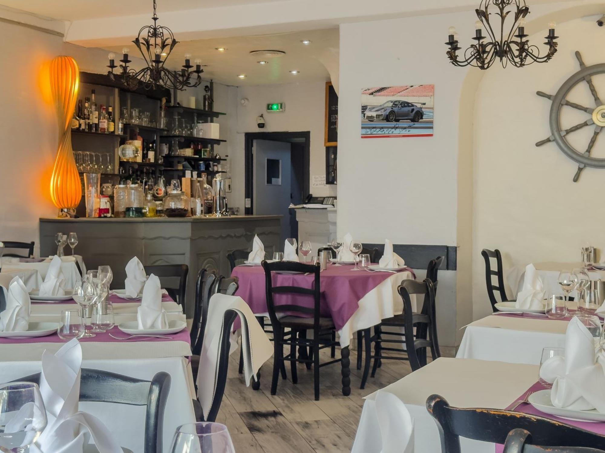 רוסקוף Logis Hotel Les Chardons Bleus Restaurant Le Bistrot De La Mer מראה חיצוני תמונה