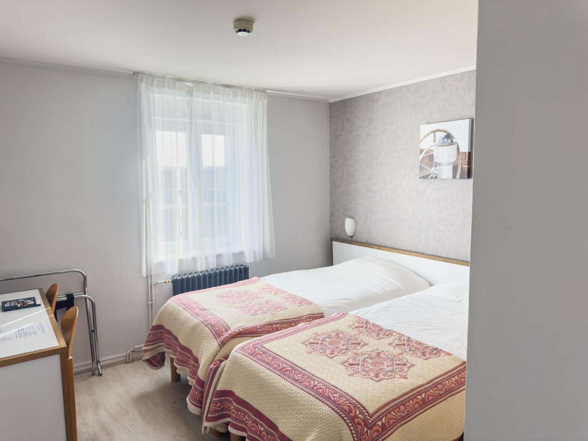רוסקוף Logis Hotel Les Chardons Bleus Restaurant Le Bistrot De La Mer מראה חיצוני תמונה