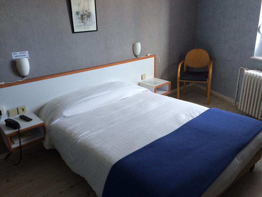 רוסקוף Logis Hotel Les Chardons Bleus Restaurant Le Bistrot De La Mer מראה חיצוני תמונה