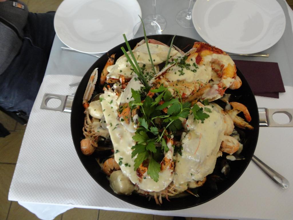 רוסקוף Logis Hotel Les Chardons Bleus Restaurant Le Bistrot De La Mer מראה חיצוני תמונה