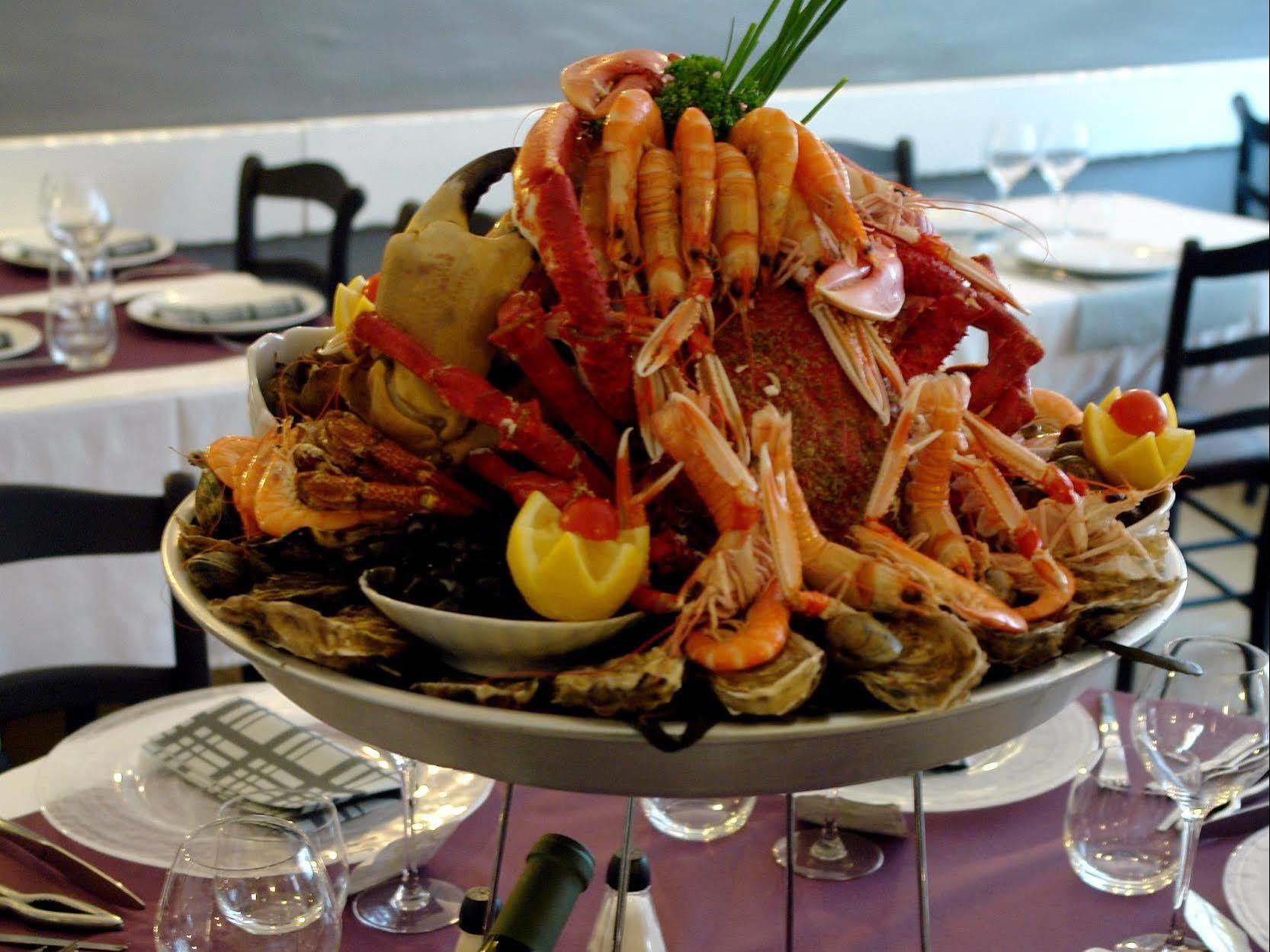 רוסקוף Logis Hotel Les Chardons Bleus Restaurant Le Bistrot De La Mer מראה חיצוני תמונה