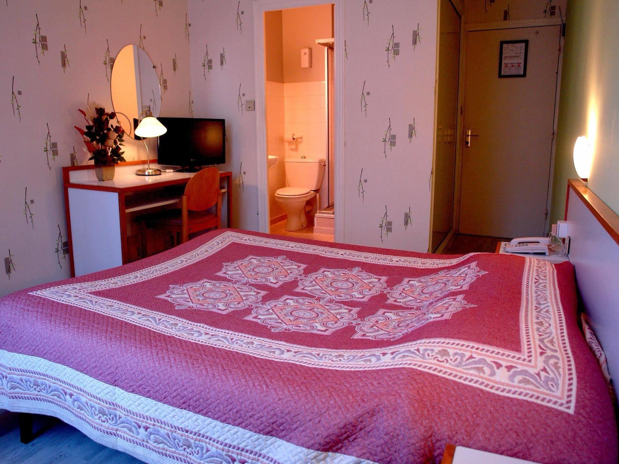 רוסקוף Logis Hotel Les Chardons Bleus Restaurant Le Bistrot De La Mer מראה חיצוני תמונה