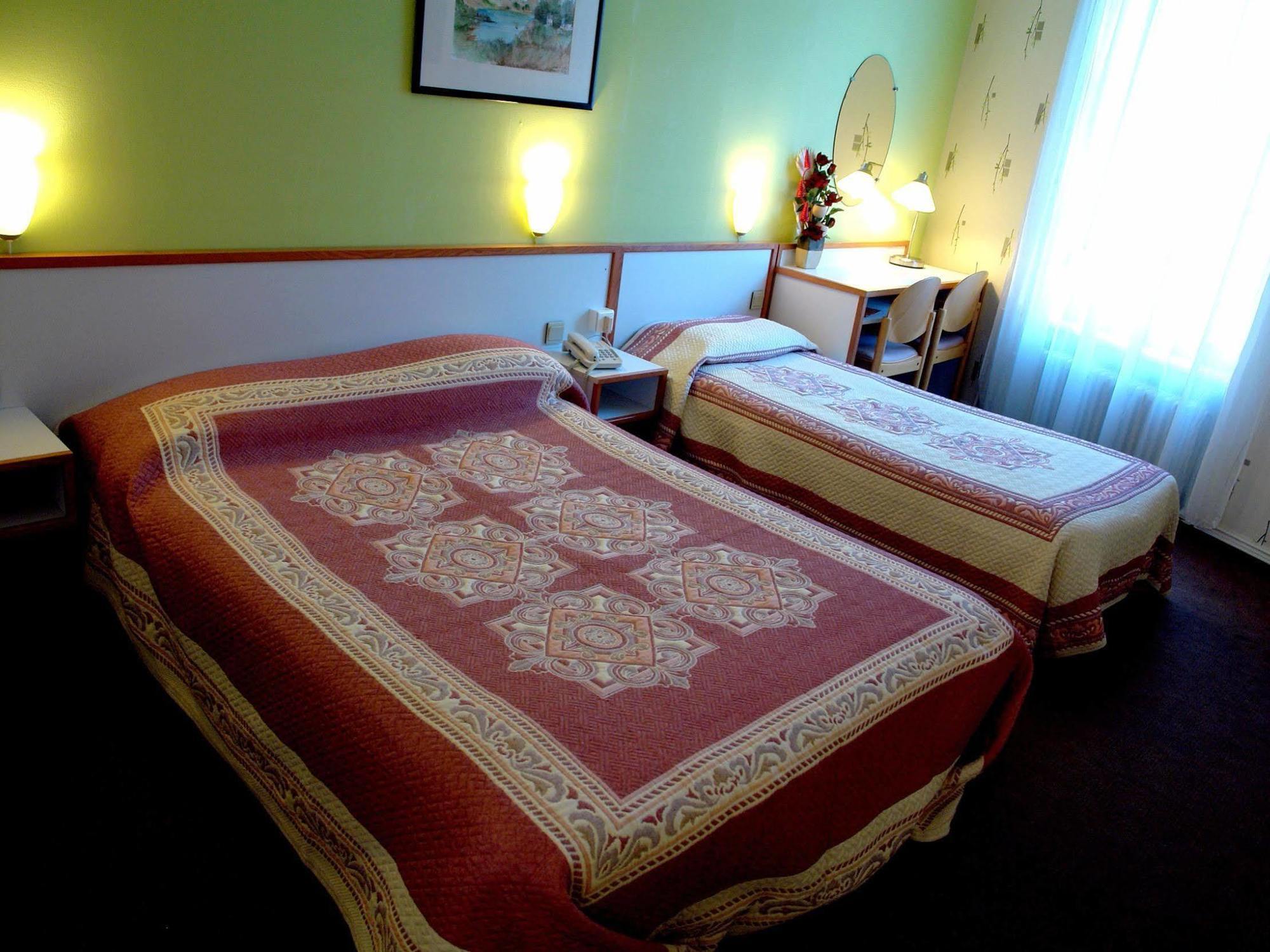 רוסקוף Logis Hotel Les Chardons Bleus Restaurant Le Bistrot De La Mer מראה חיצוני תמונה